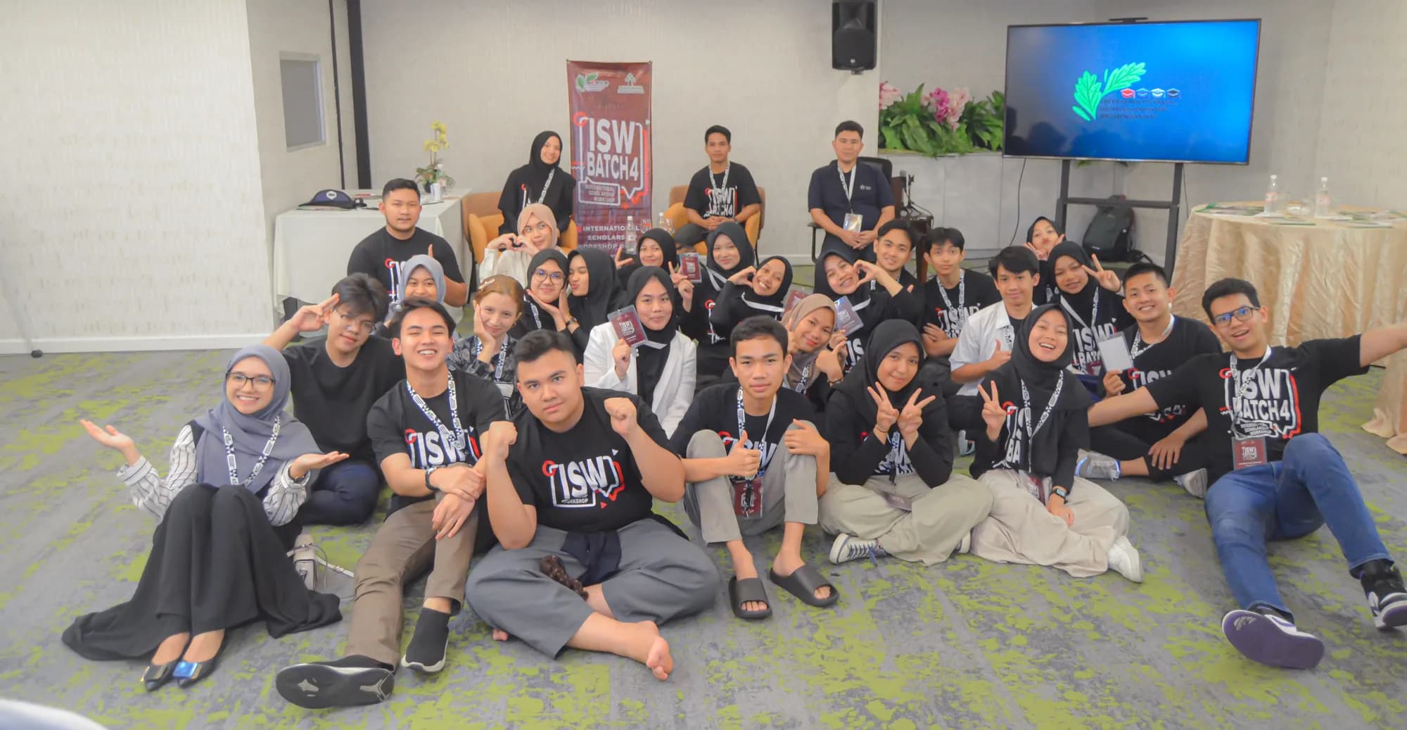 Peserta mengikuti sesi forum dan paparan LIB